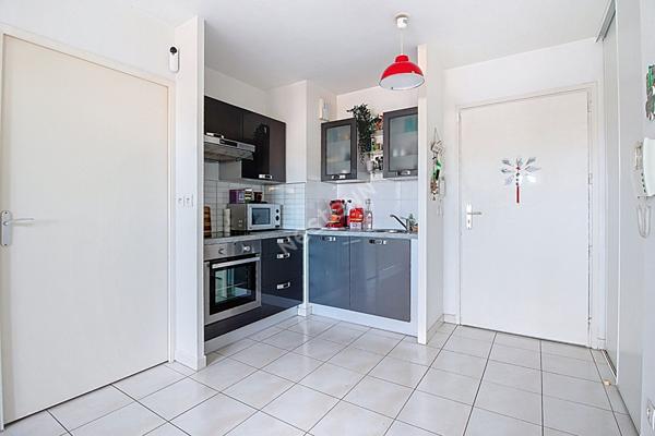 Appartement T2 de 43 m² environ avec terrasse ? Vitrolles ? Petite copropriété sécurisée