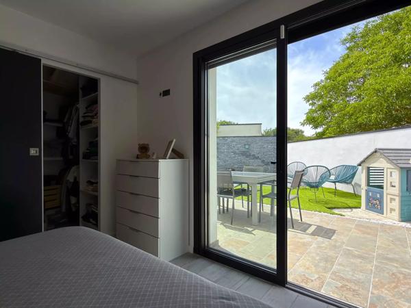 Maison de plain-pied avec piscine, au calme, à 10 minutes de La Rochelle.