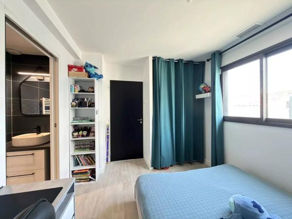 Maison de plain-pied avec piscine, au calme, à 10 minutes de La Rochelle.