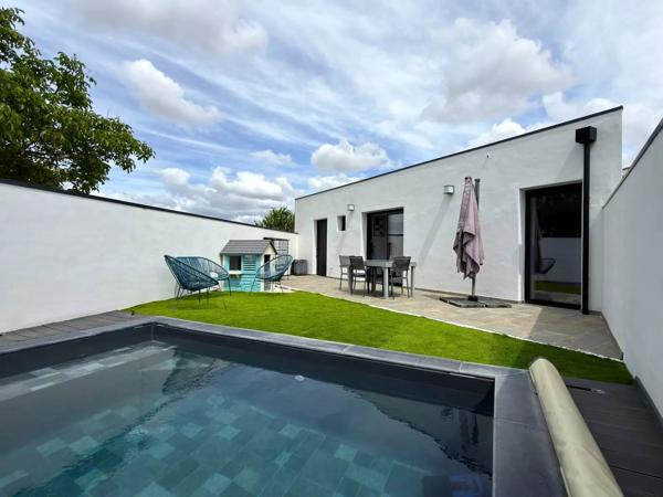 Maison de plain-pied avec piscine, au calme, à 10 minutes de La Rochelle.