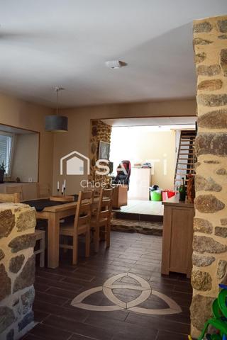 Maison rénovée avec goût, au cœur de Plésidy