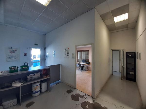À LOUER - Local d'activité - 635 m² - Nantes Est