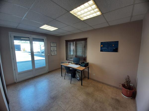 À LOUER - Local d'activité - 635 m² - Nantes Est