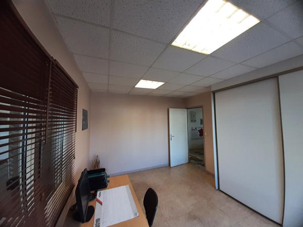 À LOUER - Local d'activité - 635 m² - Nantes Est