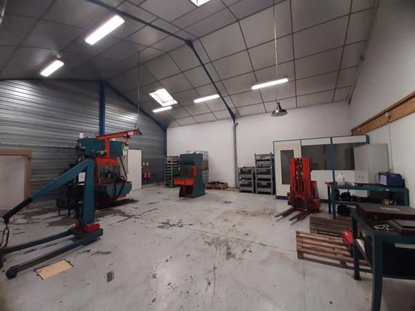 À LOUER - Local d'activité - 635 m² - Nantes Est