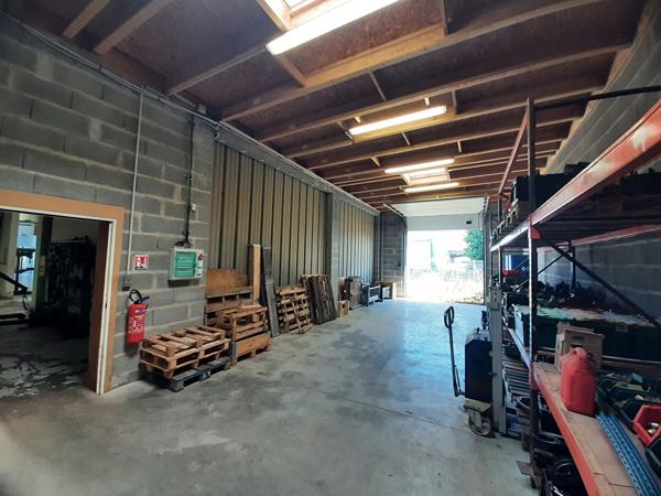 À LOUER - Local d'activité - 635 m² - Nantes Est