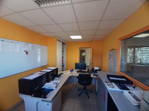 À LOUER - Local d'activité - 635 m² - Nantes Est