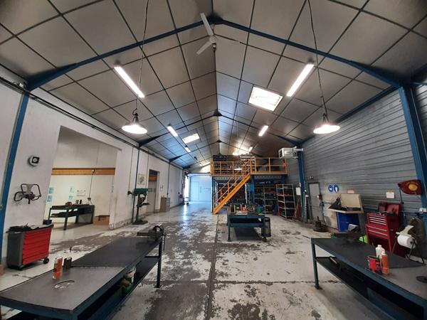 À LOUER - Local d'activité - 635 m² - Nantes Est