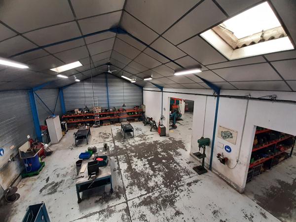 À LOUER - Local d'activité - 635 m² - Nantes Est