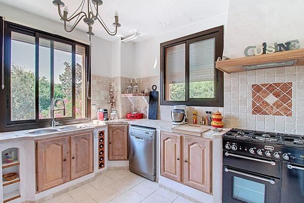 A VENDRE ! Villa Draguignan 7 pièces 160 m² sur un terrain de 5065 m² avec piscine