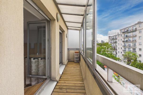 Bécon, Pont de Levallois. Duplex en dernier étage avec terrasse vue Seine.