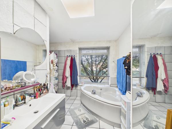 Maison
         7 pièces
        - 208 m² Exclusivité