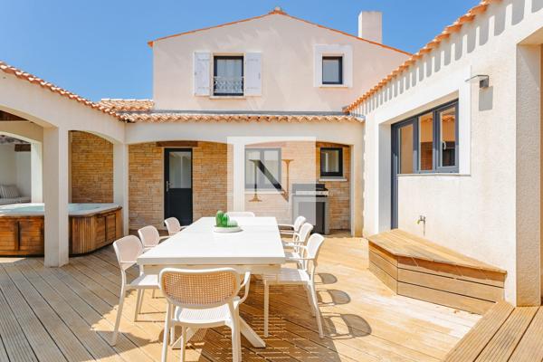 Maison contemporaine 187 m² rénovée avec piscine – Périgny