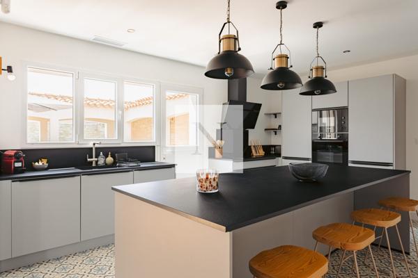Maison contemporaine 187 m² rénovée avec piscine – Périgny