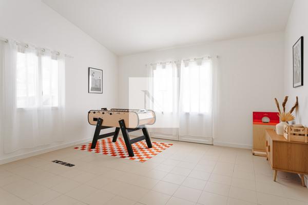 Maison contemporaine 187 m² rénovée avec piscine – Périgny
