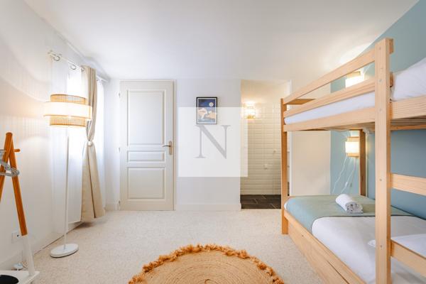 Maison contemporaine 187 m² rénovée avec piscine – Périgny