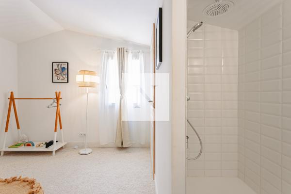 Maison contemporaine 187 m² rénovée avec piscine – Périgny