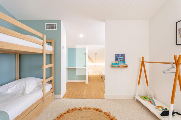 Maison contemporaine 187 m² rénovée avec piscine – Périgny