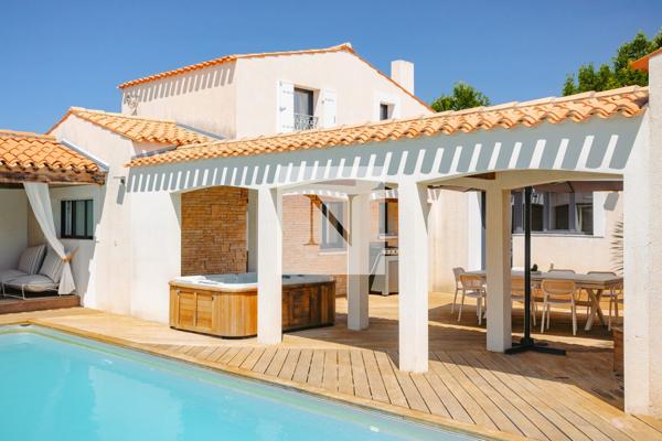 Maison contemporaine 187 m² rénovée avec piscine – Périgny