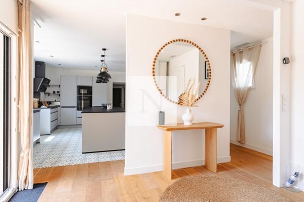 Maison contemporaine 187 m² rénovée avec piscine – Périgny