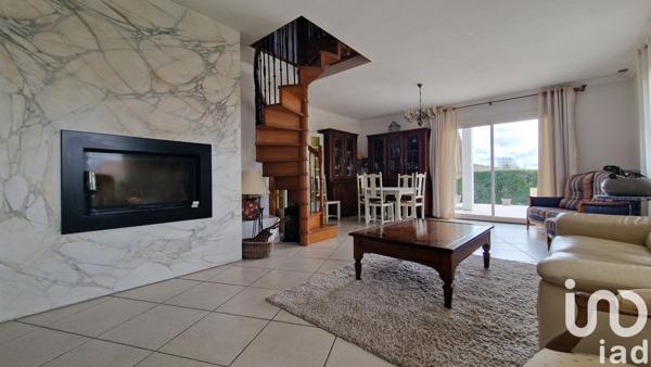 Maison traditionnelle 5 pièces de 168 m² à Parempuyre (33290)