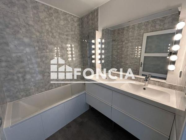 Location Appartement 3 pièces 65.68 m² - AVENUE DU MOULIN A EAU Vitrolles 13127