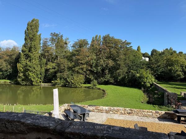 Manoir du XVe et dépendances restaurés Piscine Etang 1.9ha
