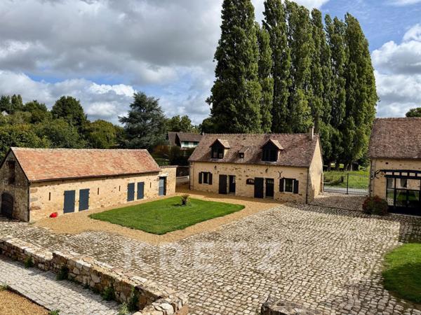 Manoir du XVe et dépendances restaurés Piscine Etang 1.9ha