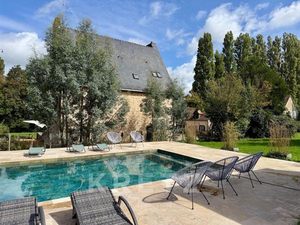 Manoir du XVe et dépendances restaurés Piscine Etang 1.9ha
