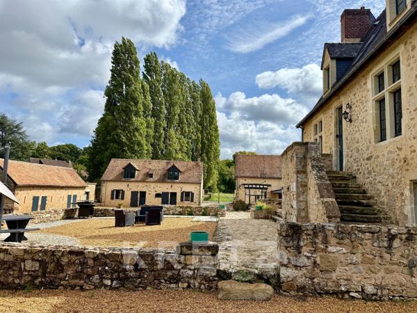 Manoir du XVe et dépendances restaurés Piscine Etang 1.9ha