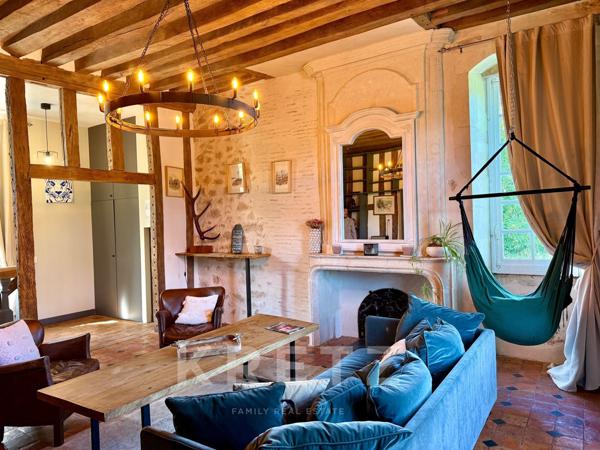 Manoir du XVe et dépendances restaurés Piscine Etang 1.9ha