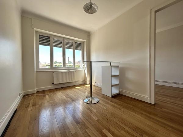 Location                                                      Appartement
                        
                     2 pièces                      38 m2                     à Saint-Dié-des-Vosges
