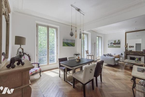 PARIS (75010) - QUARTIER REPUBLIQUE - 5 PIECES TRAVERSANT. 123 m²