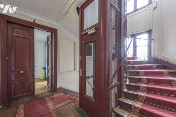PARIS (75010) - QUARTIER REPUBLIQUE - 5 PIECES TRAVERSANT. 123 m²