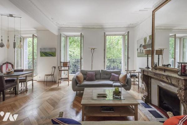 PARIS (75010) - QUARTIER REPUBLIQUE - 5 PIECES TRAVERSANT. 123 m²