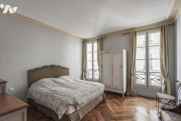 PARIS (75010) - QUARTIER REPUBLIQUE - 5 PIECES TRAVERSANT. 123 m²