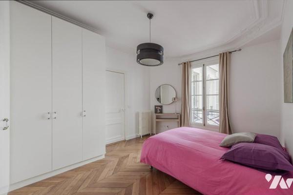 PARIS (75010) - QUARTIER REPUBLIQUE - 5 PIECES TRAVERSANT. 123 m²