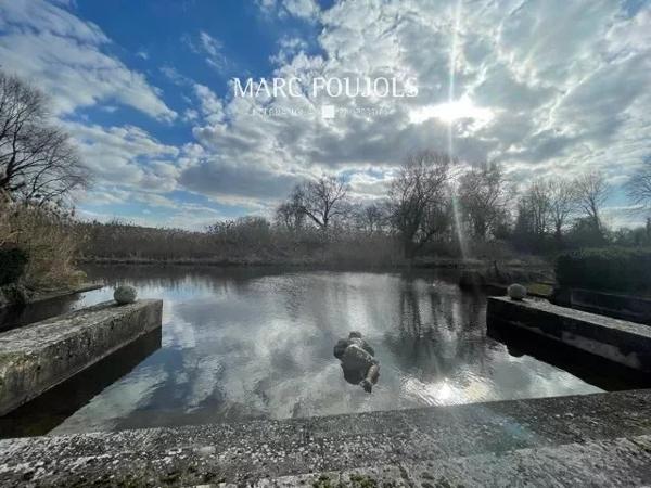 Appartement 216 m2 Triplex avec terrasse et parkings dans un château classé