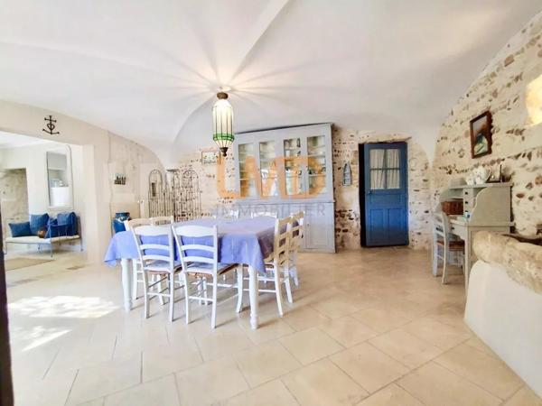 Charme - Atypique - Belle Restauration - Piscine