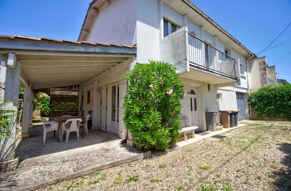 AGEN - Maison de 126 m² composée de 4 chambres, d'une terrasse couverte et d'un garage fermé.