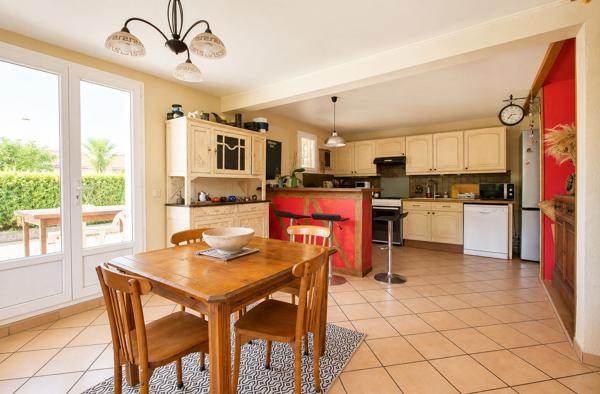 AGEN - Maison de 126 m² composée de 4 chambres, d'une terrasse couverte et d'un garage fermé.