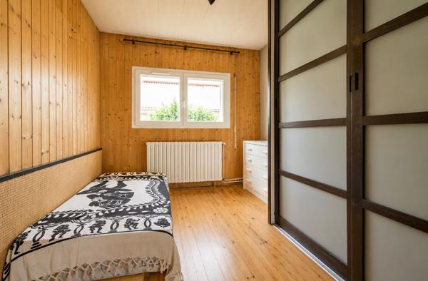 AGEN - Maison de 126 m² composée de 4 chambres, d'une terrasse couverte et d'un garage fermé.
