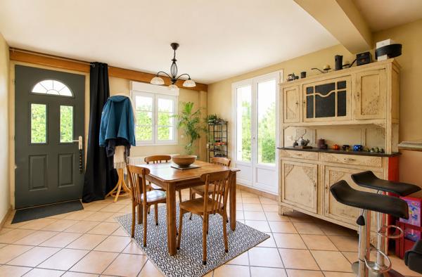 AGEN - Maison de 126 m² composée de 4 chambres, d'une terrasse couverte et d'un garage fermé.