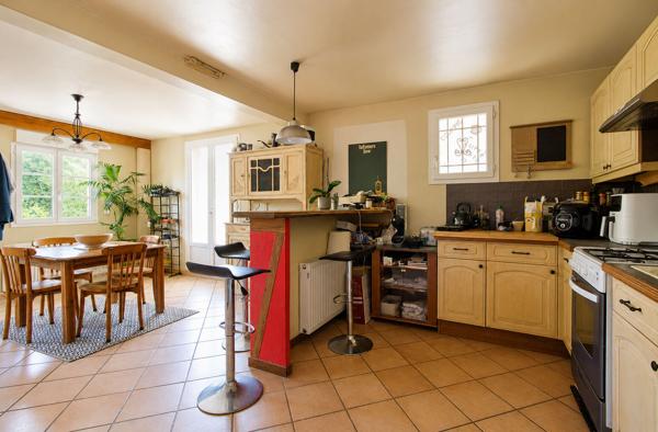 AGEN - Maison de 126 m² composée de 4 chambres, d'une terrasse couverte et d'un garage fermé.