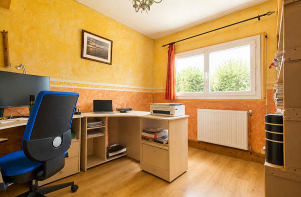 AGEN - Maison de 126 m² composée de 4 chambres, d'une terrasse couverte et d'un garage fermé.