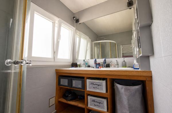 AGEN - Maison de 126 m² composée de 4 chambres, d'une terrasse couverte et d'un garage fermé.