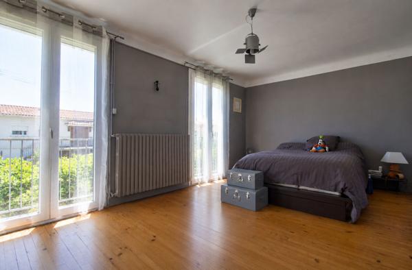 AGEN - Maison de 126 m² composée de 4 chambres, d'une terrasse couverte et d'un garage fermé.