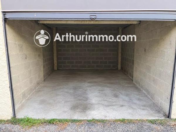 Location                                                      Garage
                        
                                         14 m2                     à Champagne-Au-Mont-d'Or