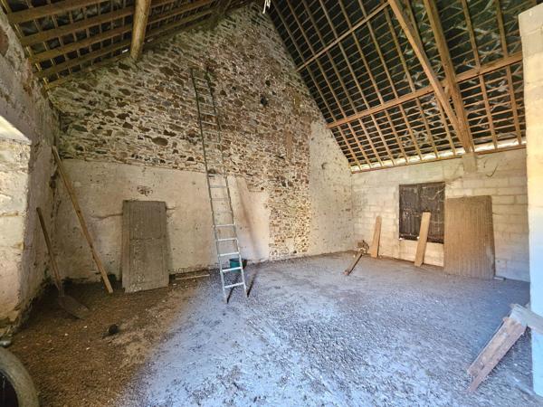 Maison à rénover entièrement dans un cadre idyllique avec rivière