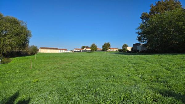 TERRAIN CONSTRUCTIBLE ORADOUR SUR GLANE - 1406M² - HYPER CENTRE-BOURG